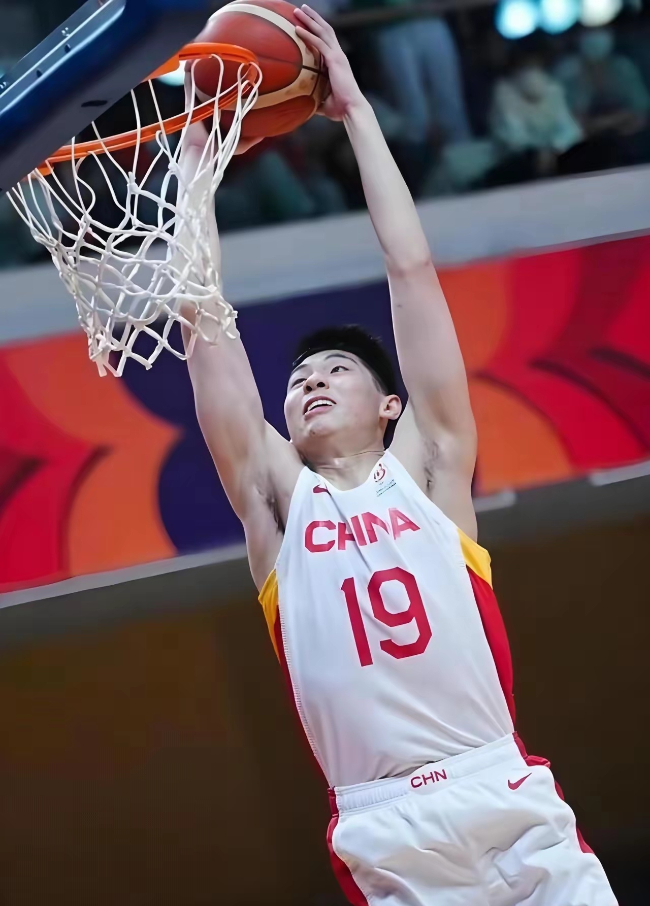 包含赛地聚焦：CBA季后赛清晨热度飙升；摩纳哥临场应变；信心回归；细节决定成败的词条-开云app